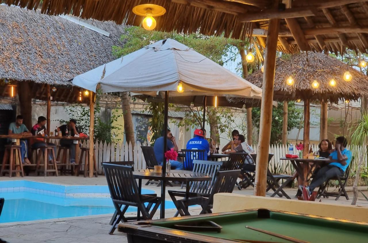 Tulia House Backpackers Hostel Mombasa Bagian luar foto