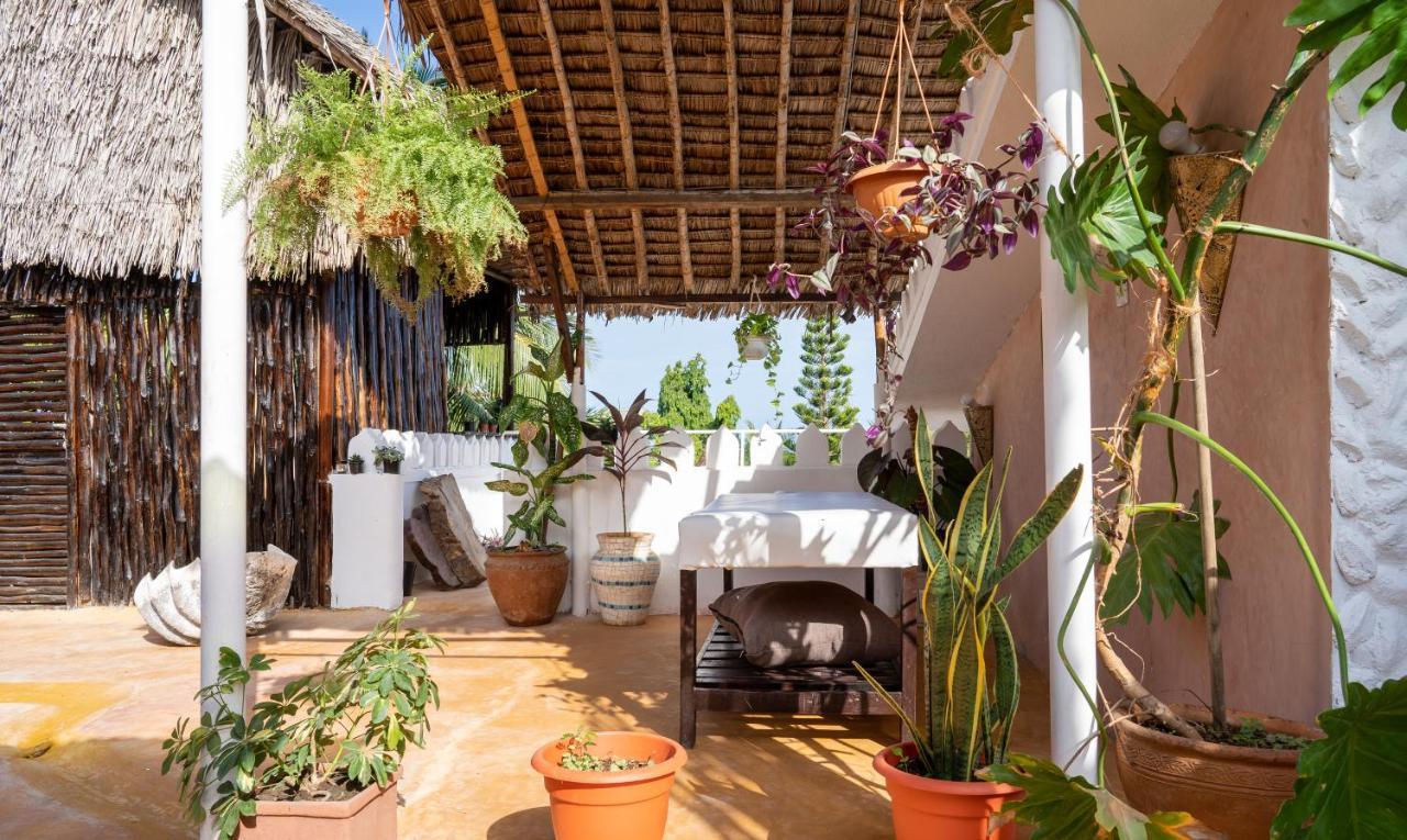 Tulia House Backpackers Hostel Mombasa Bagian luar foto