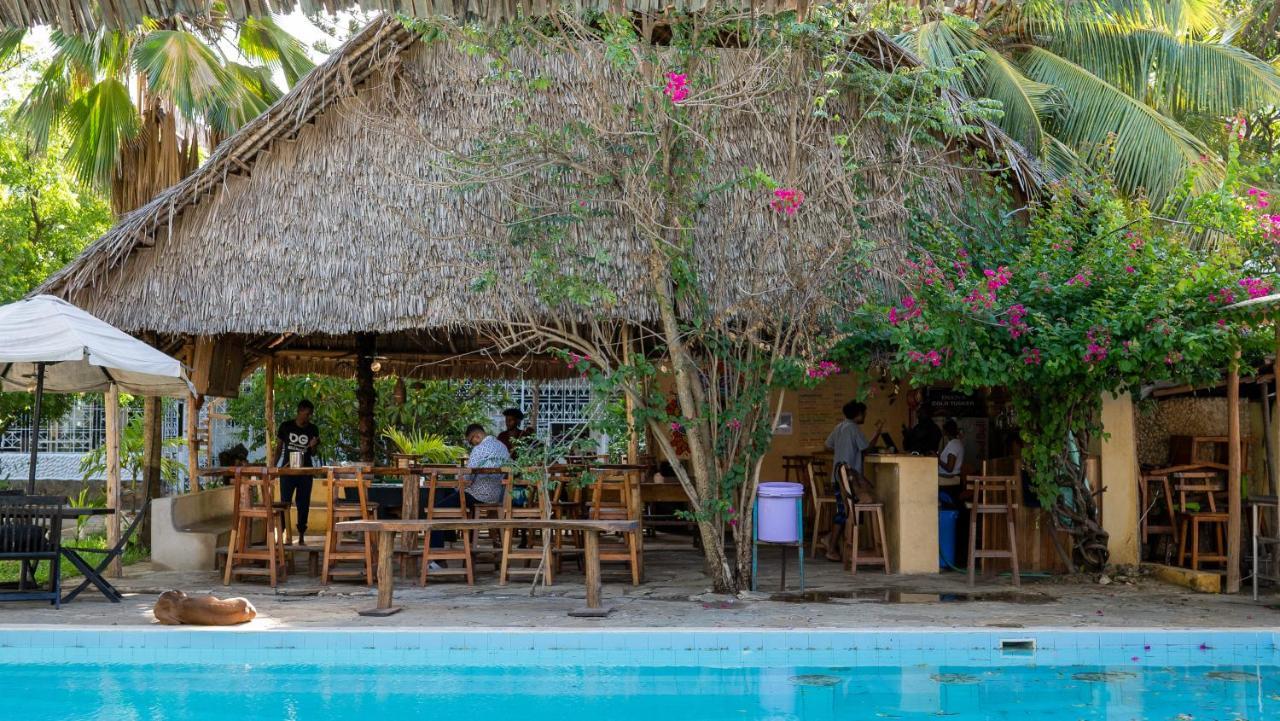 Tulia House Backpackers Hostel Mombasa Bagian luar foto