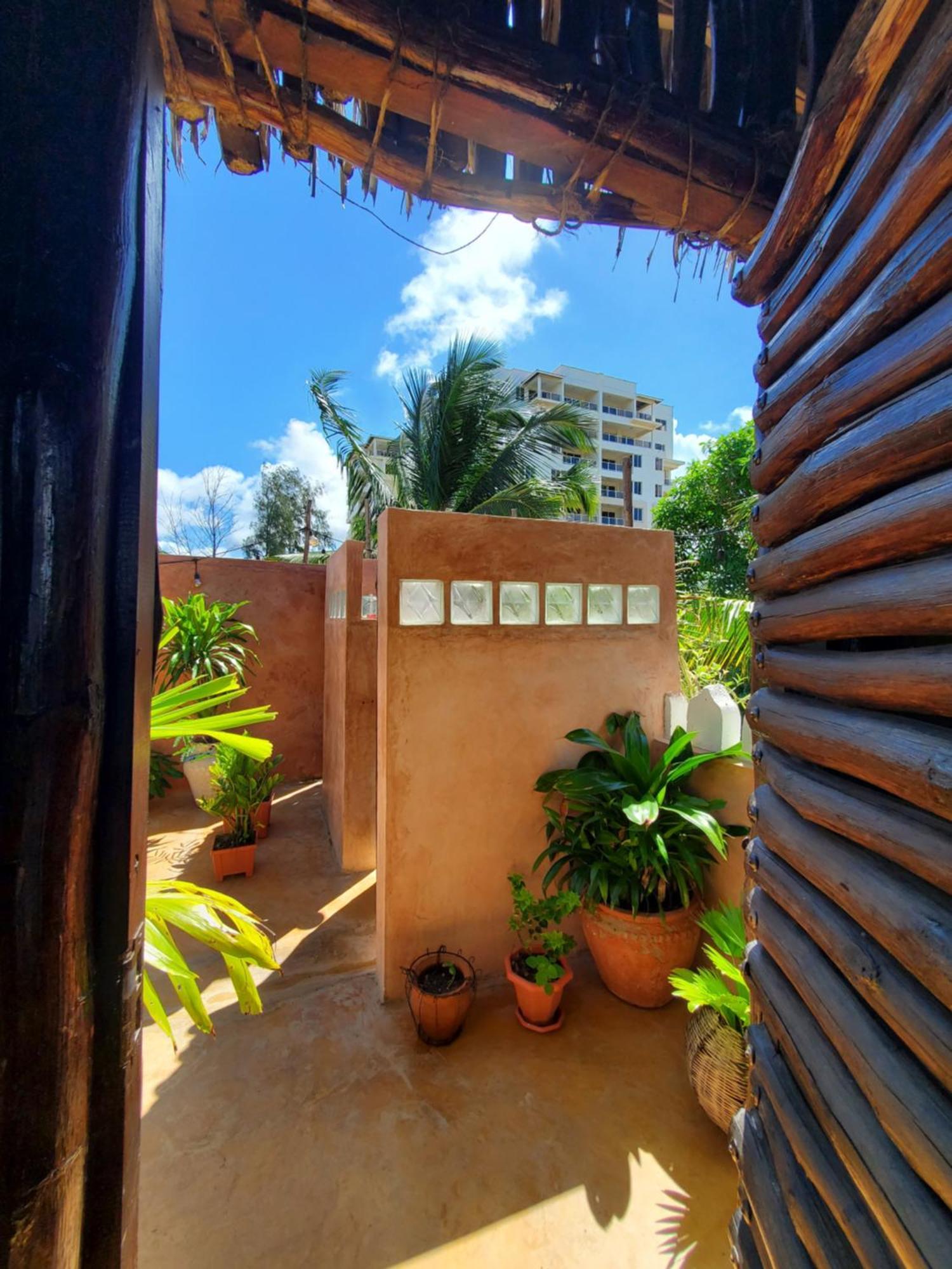 Tulia House Backpackers Hostel Mombasa Bagian luar foto
