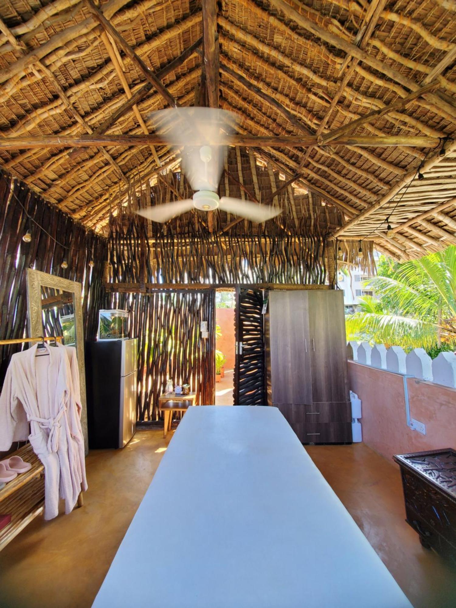 Tulia House Backpackers Hostel Mombasa Bagian luar foto